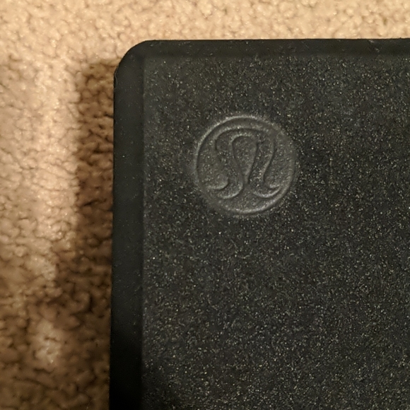Lululemon Lift & Lengthen Yoga Block
in Black - Picture 4 of 4